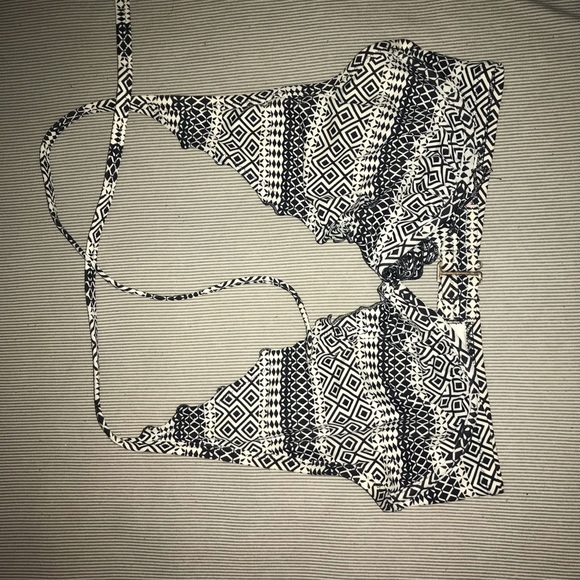Victoria’s Secret Bikini Top - Picture 3 of 3